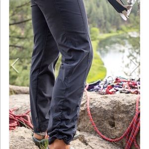 Title Nine Clamber Pants black, size 8